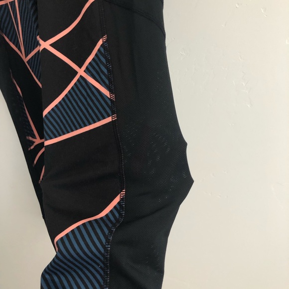 Champion duo dry capri leggings NWT reflective geometric zip pocket sz M - Picture 4 of 10
